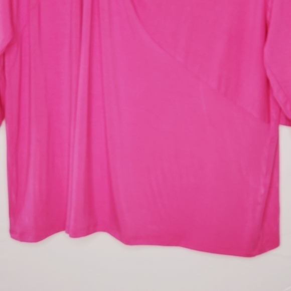NEW Tahari Woman Viscose Blend Stretch Top Size 1X Fuchsia Asymmetric Neckline - Picture 3 of 10